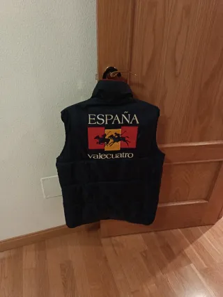 Chaleco Valecuatro azul y rojo