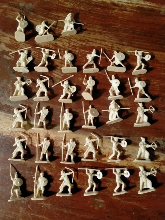 33 Soldados Galos y Pictos 1/72