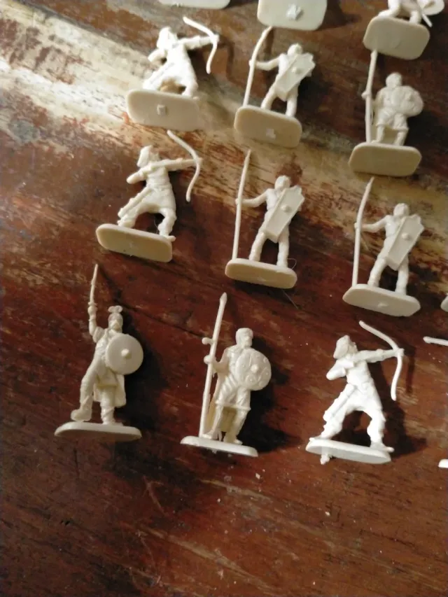 33 Soldados Galos y Pictos 1/72