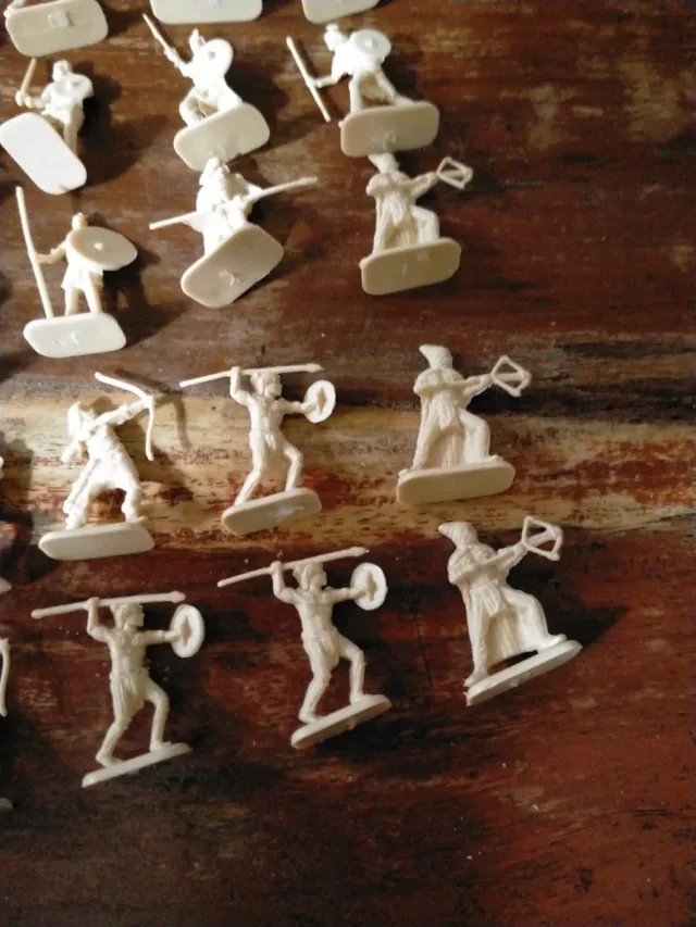 33 Soldados Galos y Pictos 1/72