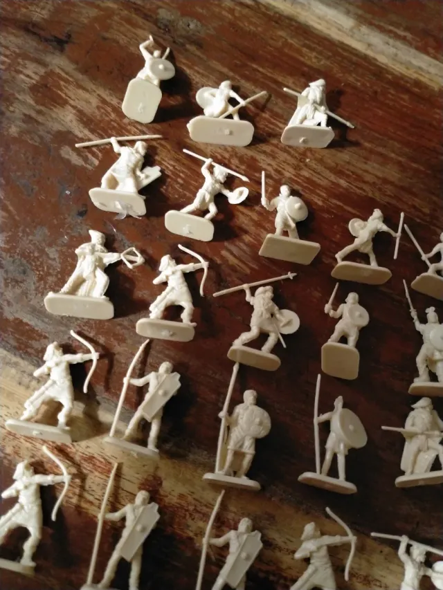 33 Soldados Galos y Pictos 1/72