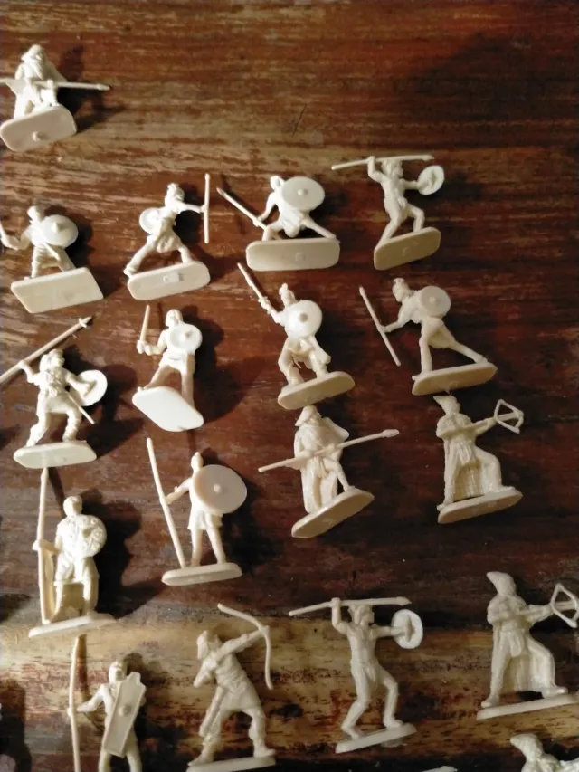 33 Soldados Galos y Pictos 1/72