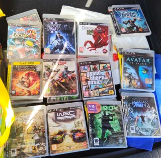 PlayStation 3 con giochi e controller