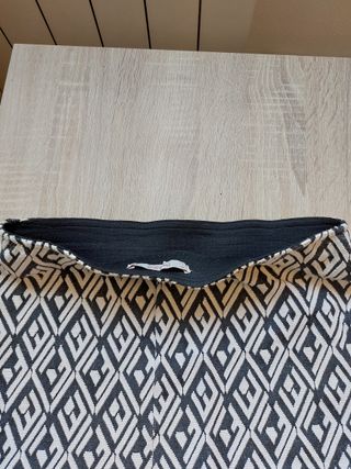 Falda midi estampada blanco y negro