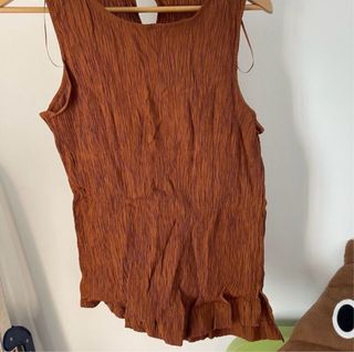 Camiseta marrón con textura