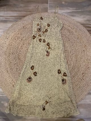 Vestido pedrería bordada beige y oro