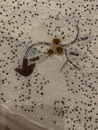 Vestido pedrería bordada beige y oro