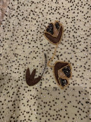 Vestido pedrería bordada beige y oro