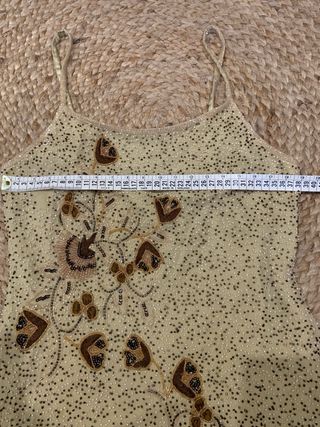 Vestido pedrería bordada beige y oro