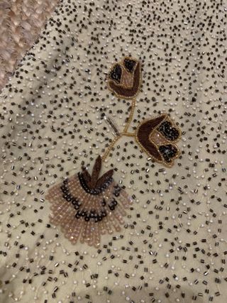 Vestido pedrería bordada beige y oro