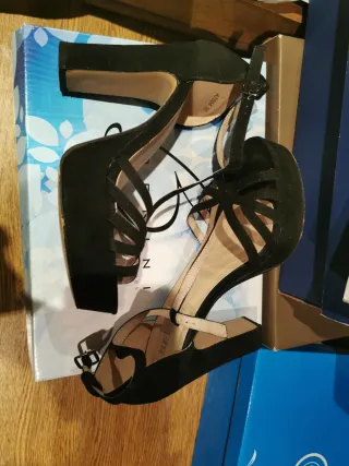 Sandalias tacón Benini ante negro T.36