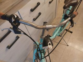 Bicicleta paseo azul verdoso