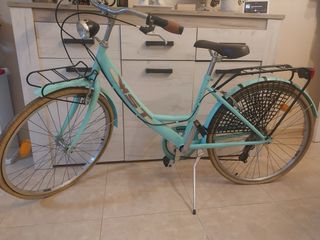 Bicicleta paseo azul verdoso