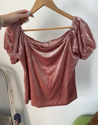 Top rosa terciopelo manga abullonada
