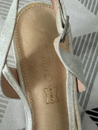 Zapatos de tacón plateados