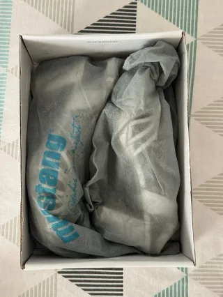 Zapatos de tacón plateados