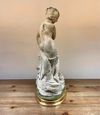 Escultura Ninfa clásica con cántaro años 50