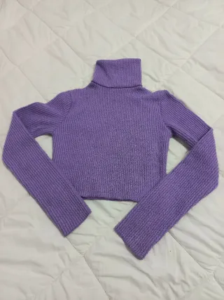 Jersey crop Bershka cuello alto color lila