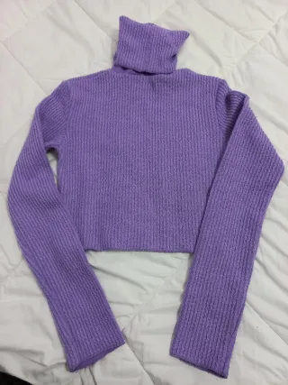 Jersey crop Bershka cuello alto color lila