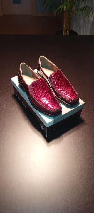 Mocasines charol burdeos talla 36