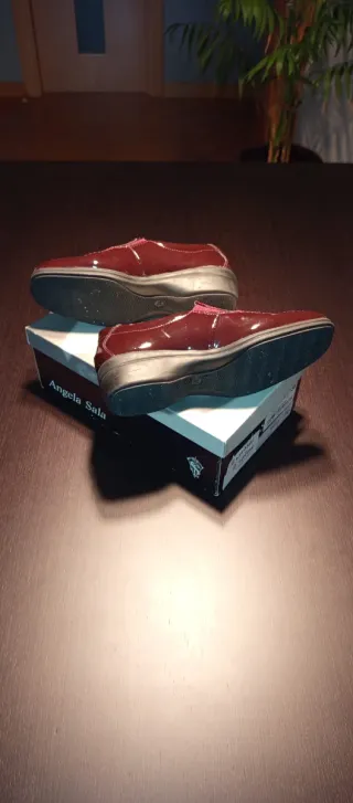 Mocasines charol burdeos talla 36