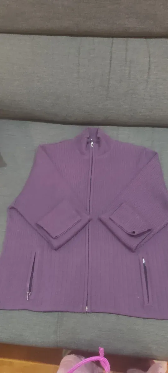 Chaqueta lila cremallera y bolsillos talla 44-42