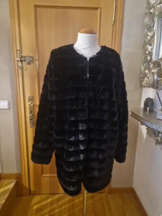 Abrigo pelo suave negro