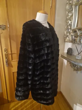 Abrigo pelo suave negro