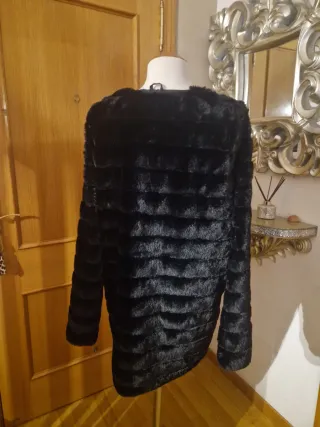 Abrigo pelo suave negro