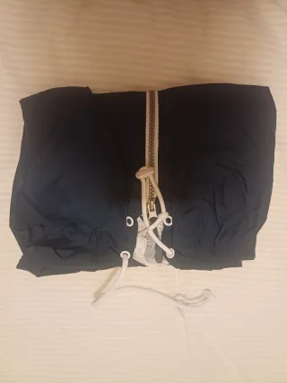 Chaqueta azul con cremallera