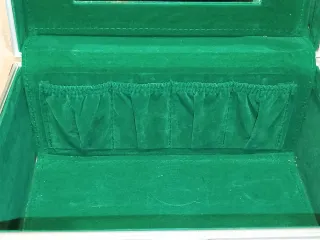 Maletín de maquillaje plateado