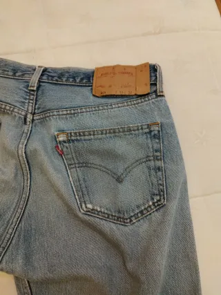 Pantalón Levis 501Azul Desgastado Talla W32 L32