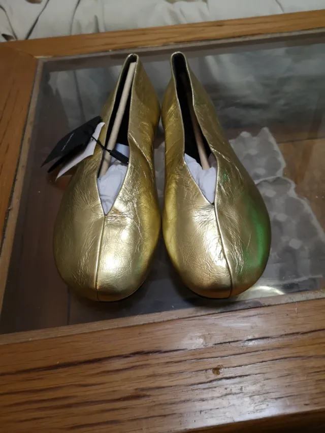 Zapatos dorados mujer