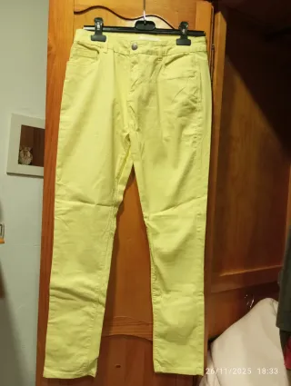 Pantalones amarillos