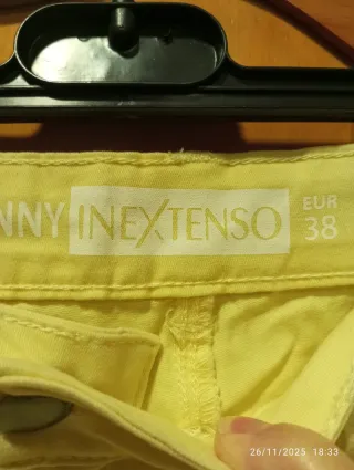 Pantalones amarillos