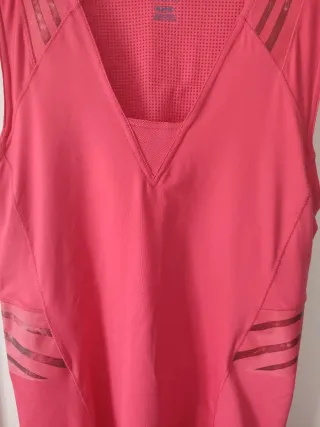 Camiseta de deporte rosa talla L