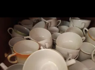 Tazzi e Piatti Antichi in Ceramica