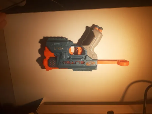 Pistola Nerf Volt Elite 2.0 con mira laser