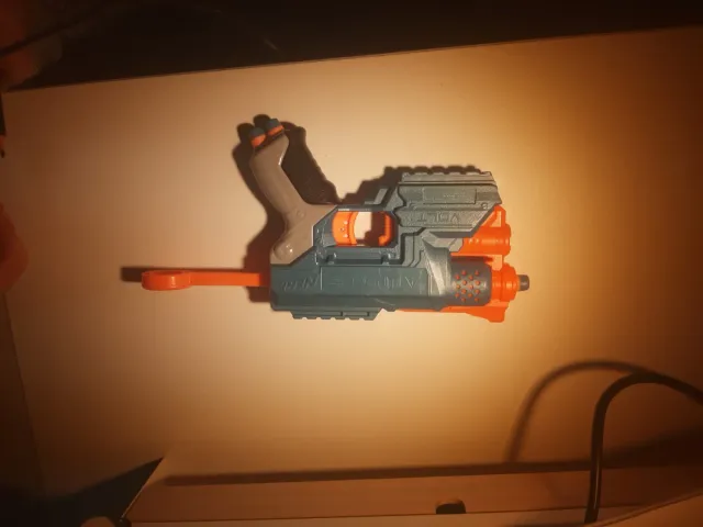 Pistola Nerf Volt Elite 2.0 con mira laser