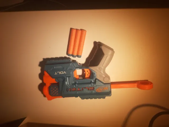 Pistola Nerf Volt Elite 2.0 con mira laser