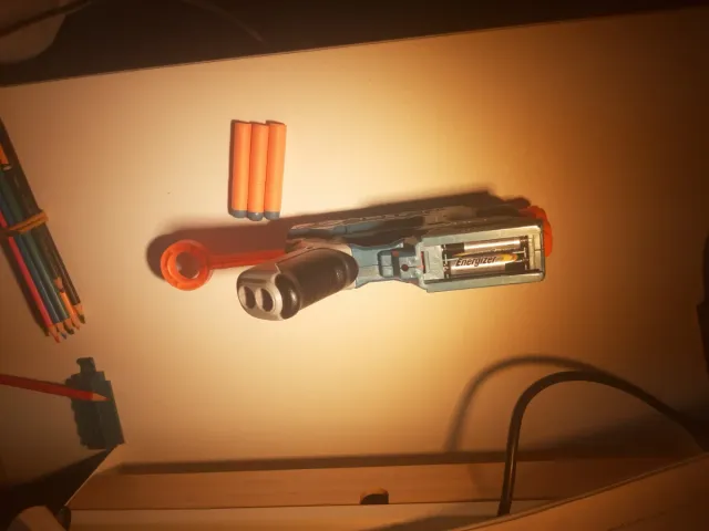 Pistola Nerf Volt Elite 2.0 con mira laser