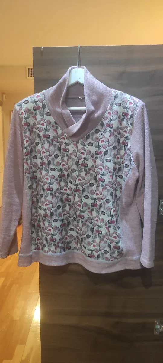 Jersey cuello alto estampado floral talla 44