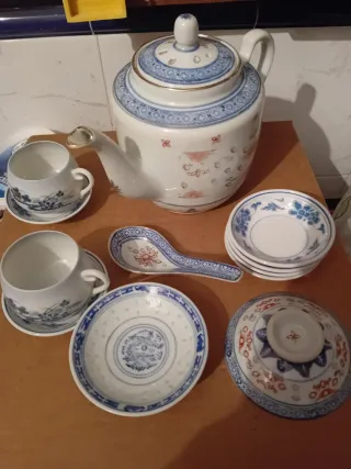 Lote Cerámica China: Tetera y Tazas