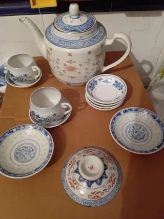 Lote Cerámica China: Tetera y Tazas