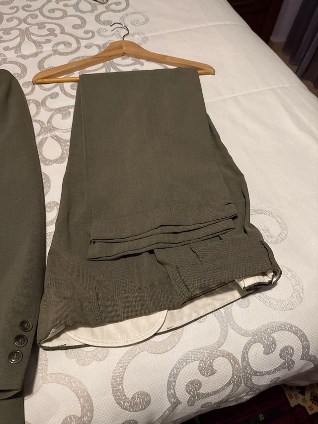 Traje de chaqueta verde oliva marca Celop