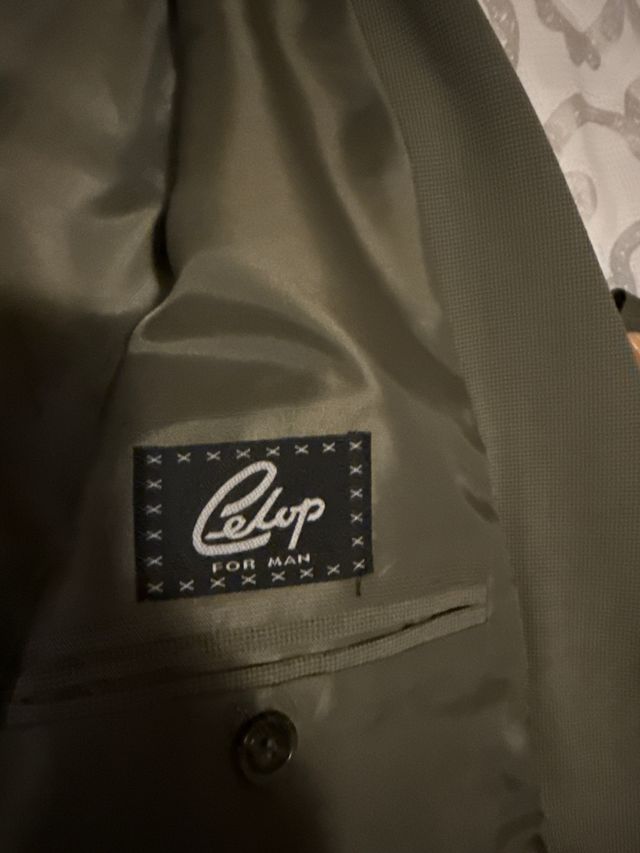 Traje de chaqueta verde oliva marca Celop