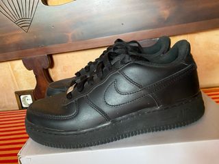 Nike Air Force 1 Negras Casi Nuevas