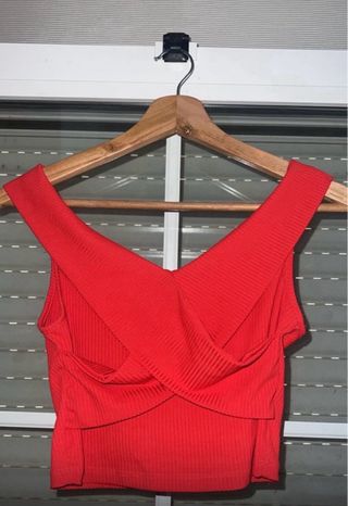 Top rojo cruzado