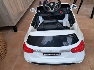 Coche eléctrico infantil Mercedes AMG