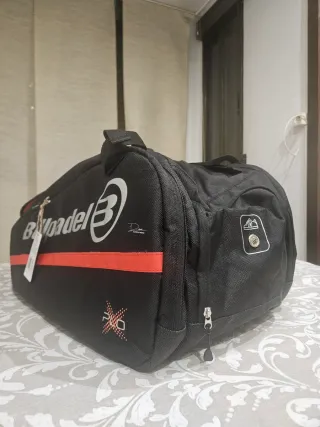 Paletero Bullpadel Xplo Negro y Rojo NUEVO